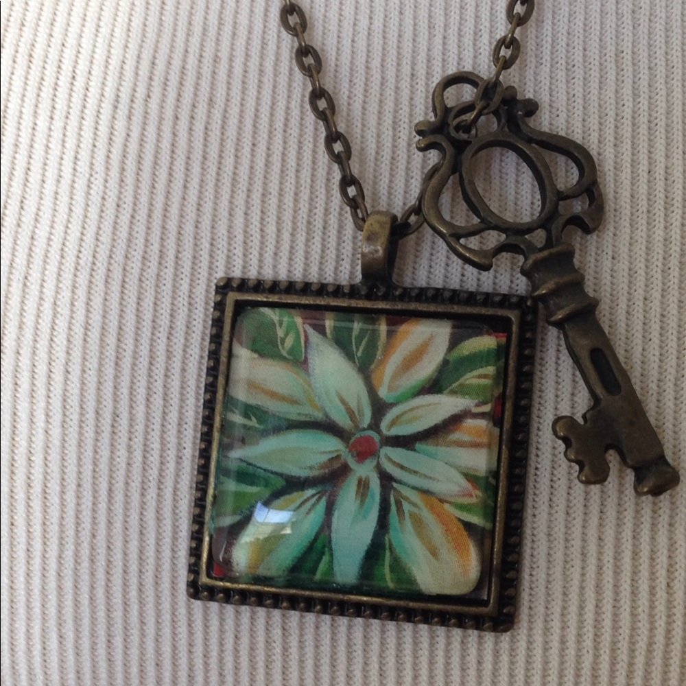 SOLD! Necklace - Picture 2 of 4